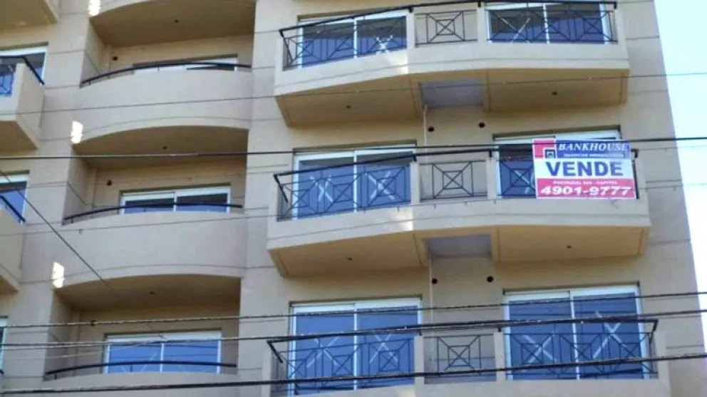 Ahora dicen que el sector inmobiliario vuelve a recibir los dólares que estaban abajo del colchón