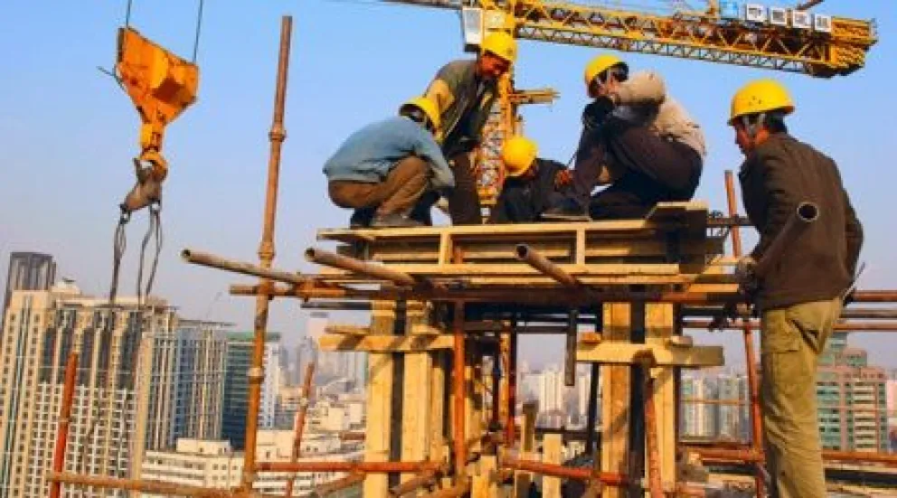 Repunta el empleo blanco en la construcción