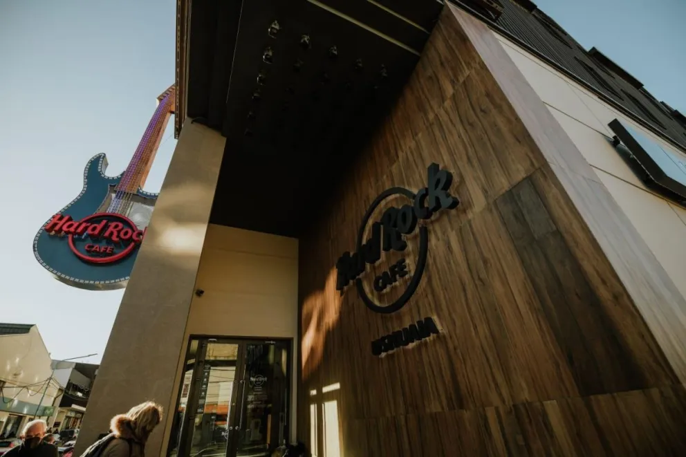 HARD ROCK CAFÉ USHUAIA - ventanas fabricadas por PVC diseño 