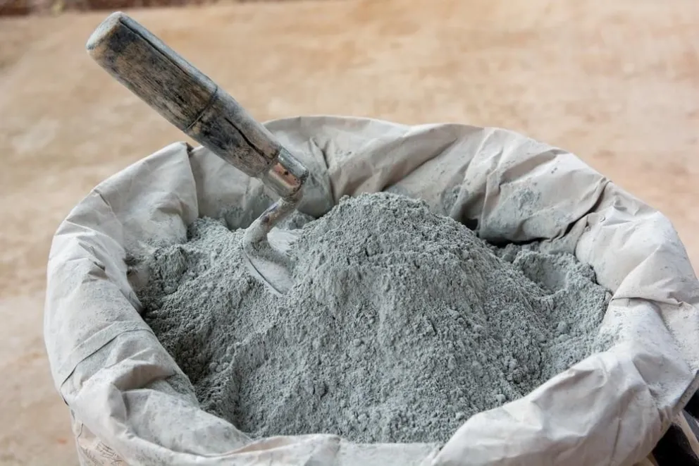 ¿Cuál es la función del cemento en la construcción? 