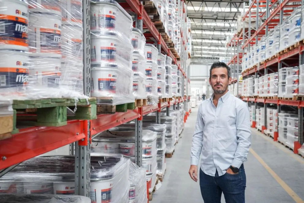 Emiliano Bonfiglio, CEO de Anclaflex, empresa nacional que produce y comercializa pinturas y revestimientos para la construcción. 