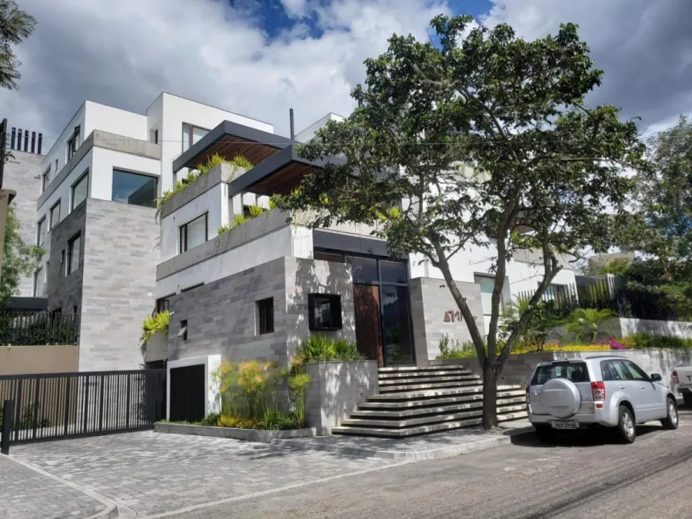 PRIMERA MENCIÓN: EDIFICIO ATRIA- ECUADOR. 